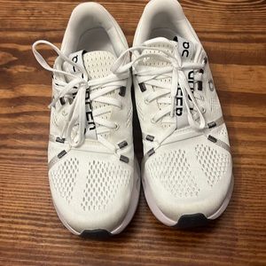 SOLD Ⓜ️ Women’s Cloud Tec Phase ON